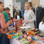 Благотворительная гаражная распродажа